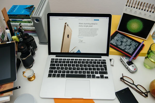 Apple Computers nieuwe ipad Pro, iphone 6s, 6s Plus en Tv van Apple — Stockfoto