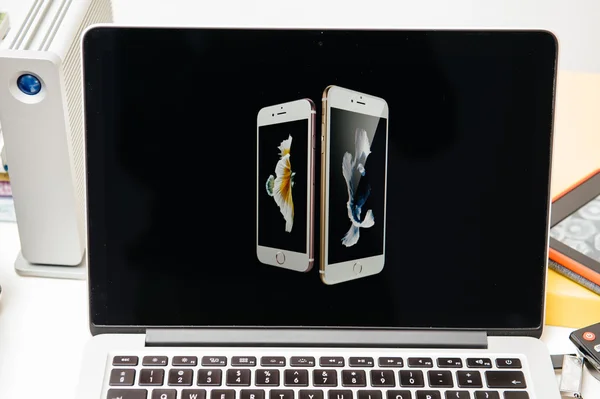 Komputery Apple ipad nowy Pro, iphone 6s, 6s Plus i Apple Tv — Zdjęcie stockowe