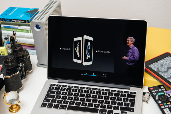 Apple Computers новый iPad Pro, iPhone 6s, 6s Plus и Apple TV
