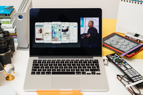 Apple Computers новый iPad Pro, iPhone 6s, 6s Plus и Apple TV

