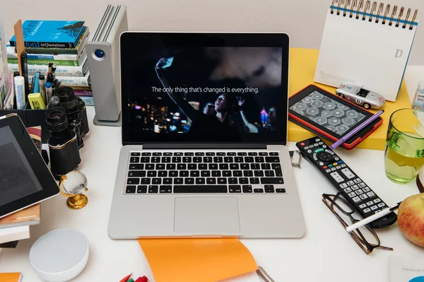 Apple bilgisayarlar yeni ipad Pro, iphone 6s, 6s artı ve Apple Tv