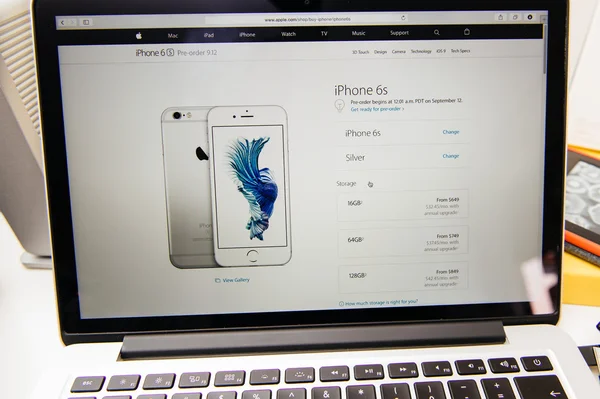 Komputery Apple ipad nowy Pro, iphone 6s, 6s Plus i Apple Tv — Zdjęcie stockowe