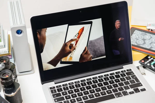 Apple Computers nieuwe ipad Pro, iphone 6s, 6s Plus en Tv van Apple — Stockfoto