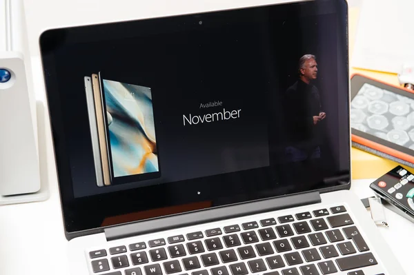 Apple Computers nieuwe ipad Pro, iphone 6s, 6s Plus en Tv van Apple — Stockfoto