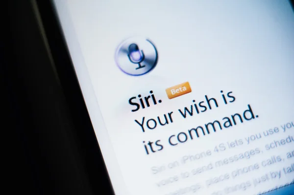 Siri voice command on Apple smartphone and tablet — Zdjęcie stockowe