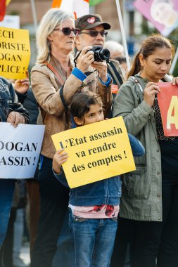 Göstericiler Türk Başkan Erdoğan polic karşı protesto