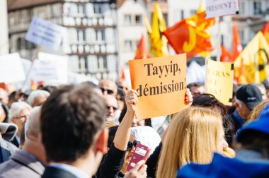 Göstericiler Türk Başkan Erdoğan polic karşı protesto