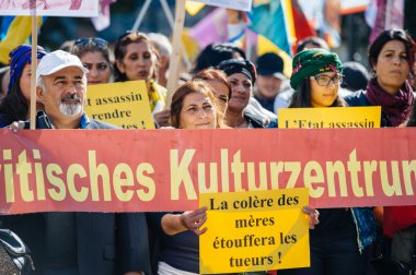 Göstericiler Türk Başkan Erdoğan polic karşı protesto