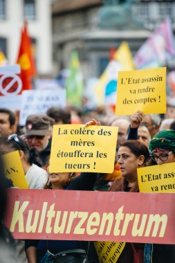 Göstericiler Türk Başkan Erdoğan polic karşı protesto