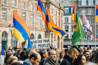 Göstericiler Türk Başkan Erdoğan polic karşı protesto