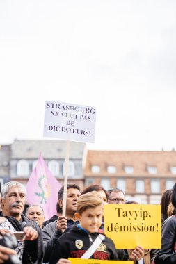Göstericiler Türk Başkan Erdoğan polic karşı protesto