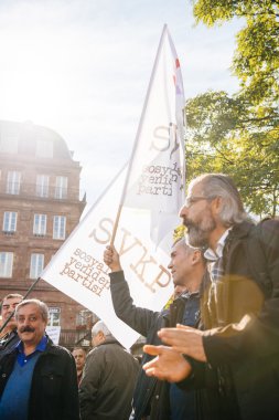 Göstericiler Türk Başkan Erdoğan polic karşı protesto