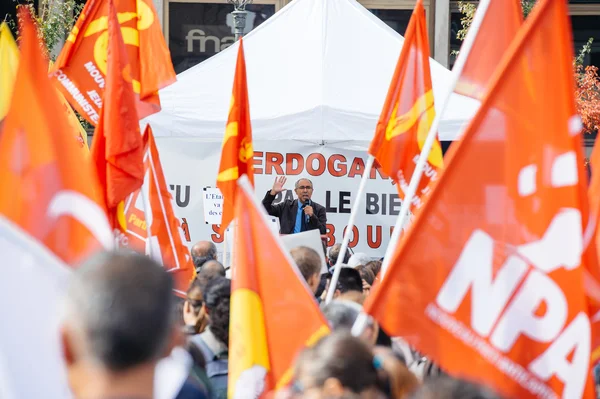 Manifestants protestant contre la politique du président turc Erdogan — Photo