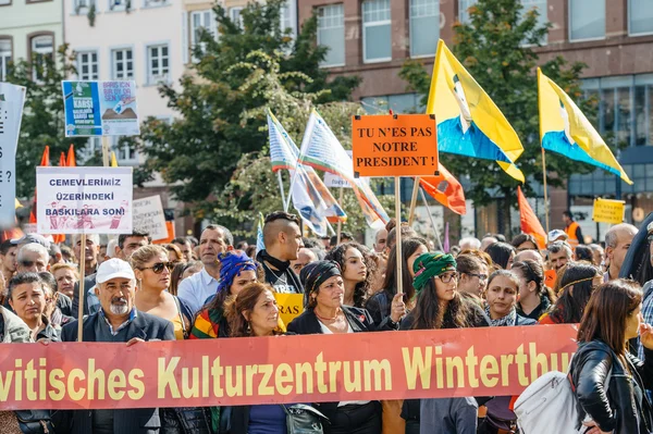 Göstericiler Türk Başkan Erdoğan polic karşı protesto