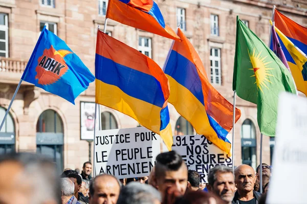 Demonstrantów protestujących przeciwko turecki prezydent Erdogan polic — Zdjęcie stockowe