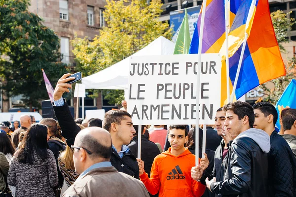 Demonstrantów protestujących przeciwko turecki prezydent Erdogan polic — Zdjęcie stockowe