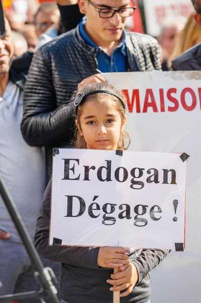 Διαδηλωτές που διαμαρτύρονταν για τον Τούρκο Πρόεδρο Ερντογάν δι — Φωτογραφία Αρχείου