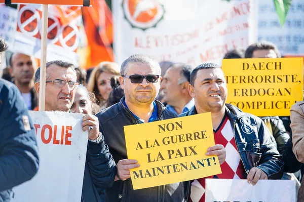 Demonstranti protestují proti tureckého prezidenta Erdogana Postal and — Stock fotografie