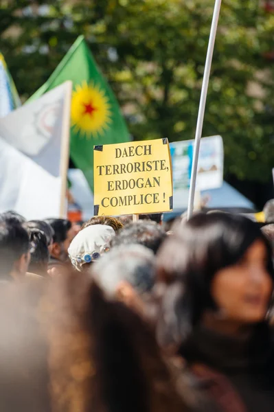 Demonstranten protestieren gegen türkischen Präsidenten Erdogan — Stockfoto