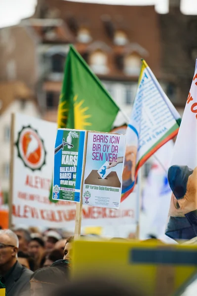 Demonstrators protesting against Turkish President Erdogan polic — Stock Photo, Image