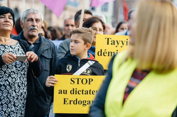 Demonstrators protesting against Turkish President Erdogan polic — Stock Photo, Image