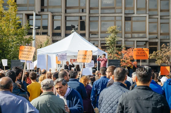 Demonstranti protestují proti tureckého prezidenta Erdogana Postal and — Stock fotografie