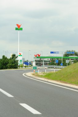 Mol grup benzin istasyonu Macar karayolu üzerinde