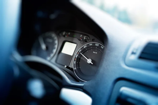 Card dashboard in motion at 60 kmh — Stock Photo, Image