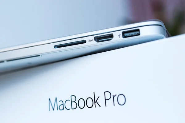 Mela macbook pro unboxing — Foto Stock