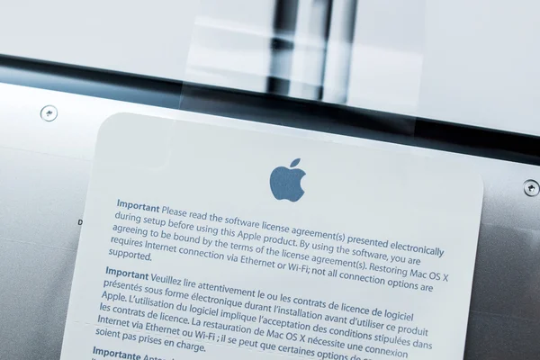 New Apple Macbook Pro Retina laptop unboxing — Stock Photo, Image