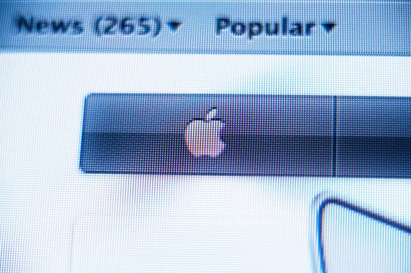 Stronie internetowej komputer Apple z logo — Zdjęcie stockowe