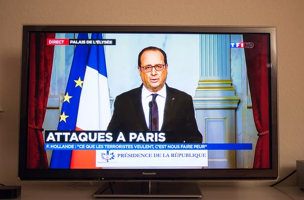 Französisches Fernsehen berichtet live über die Anschläge — Stockfoto