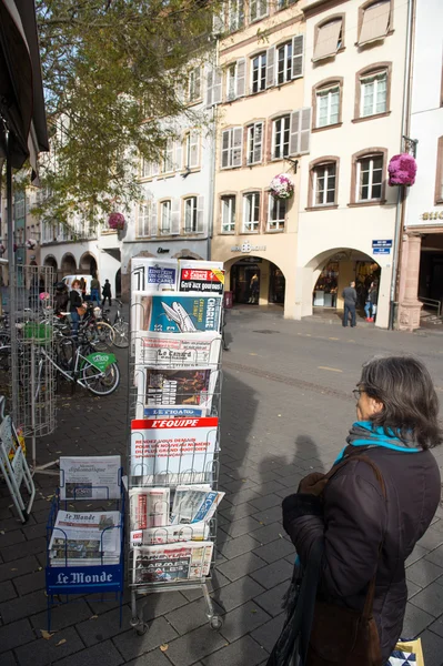 Capas dianteiras do jornal internacional — Fotografia de Stock