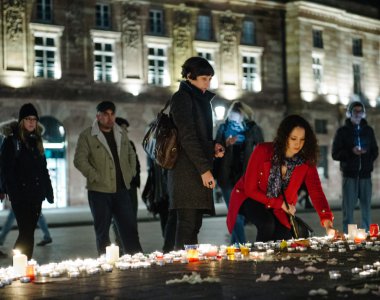 Sonra Paris Paris saldırılar düzenlendiği haraç af saldırıları