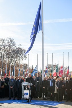 sessizlik Paris, Konseyi kurbanları anısına dakika