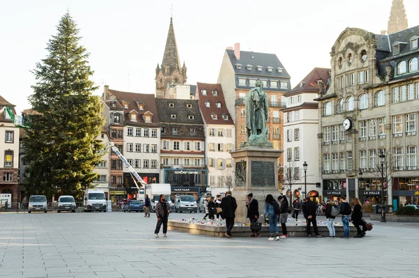 Multitud asistiendo a Place Kleber, Estrasburgo —  Fotos de Stock