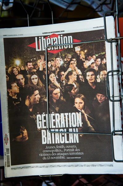 Capas frontais da revista Liberation com ataques franceses na capa — Fotografia de Stock
