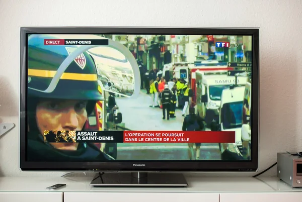 Transmisión en directo de la operación antiterrorista Saint-Denis, Pari — Foto de Stock