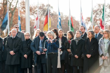sessizlik Paris Coun adlı kurbanları anısına dakika