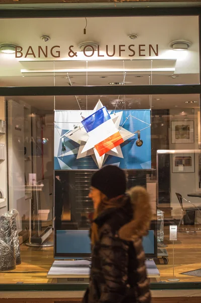 Electronics store Bang and olufsen with French flag following Pa — Stok fotoğraf