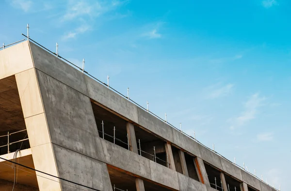 Modern construction site with blue sky — Stock Photo, Image