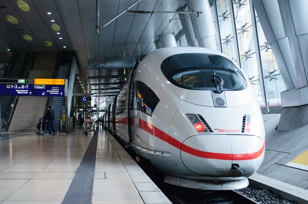 ICE 3 Treno ad alta velocità all'aeroporto di Francoforte Traain Station — Foto Stock