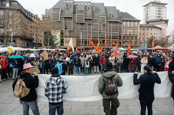 Manifestantes se reunieron en Kleber Square protestando contra el pla del gobierno — Foto de Stock