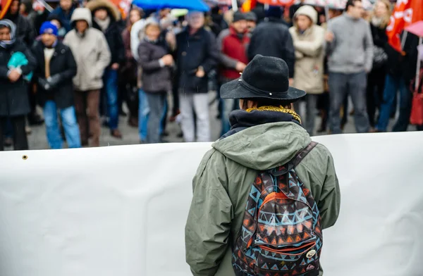 Demonstranten versammelten sich auf dem Platz und protestierten gegen die Pla der Regierung — Stockfoto