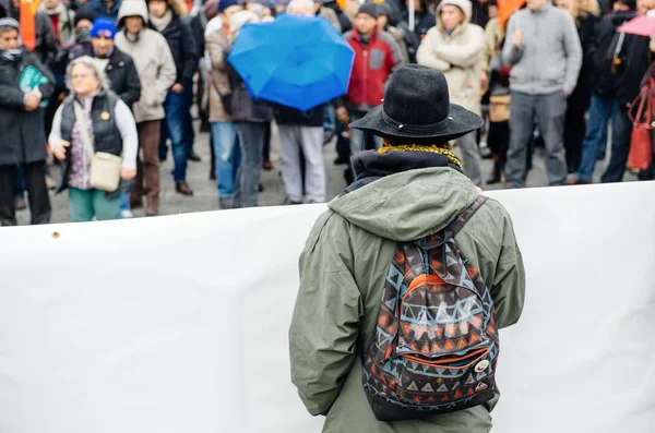 Demonstranten versammelten sich auf dem Platz und protestierten gegen die Pla der Regierung — Stockfoto