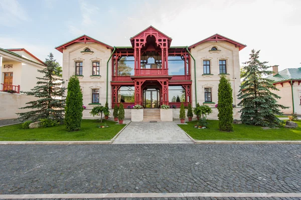 Fachada de la casa monje — Foto de Stock