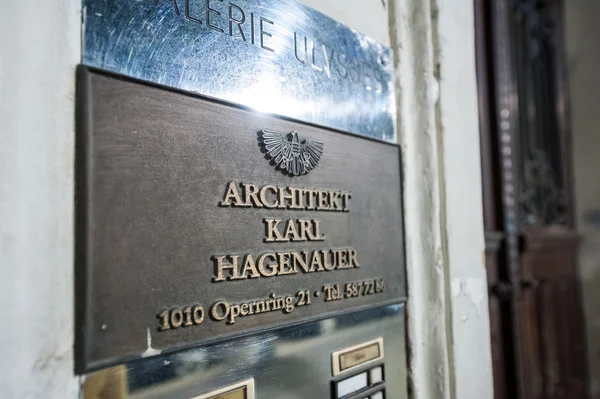 Architekt Karl Hagenauer targa all'ingresso — Foto Stock