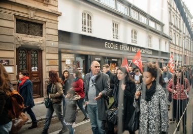 Fransız Hükümeti'nin devlet acil karşı gösteri