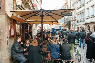 Fransız Hükümeti'nin devlet acil karşı gösteri
