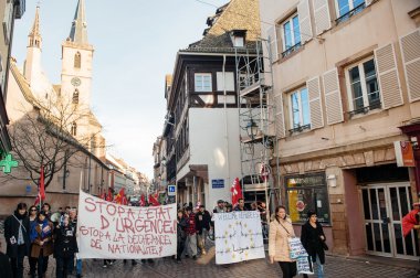 Fransız Hükümeti'nin devlet acil karşı gösteri